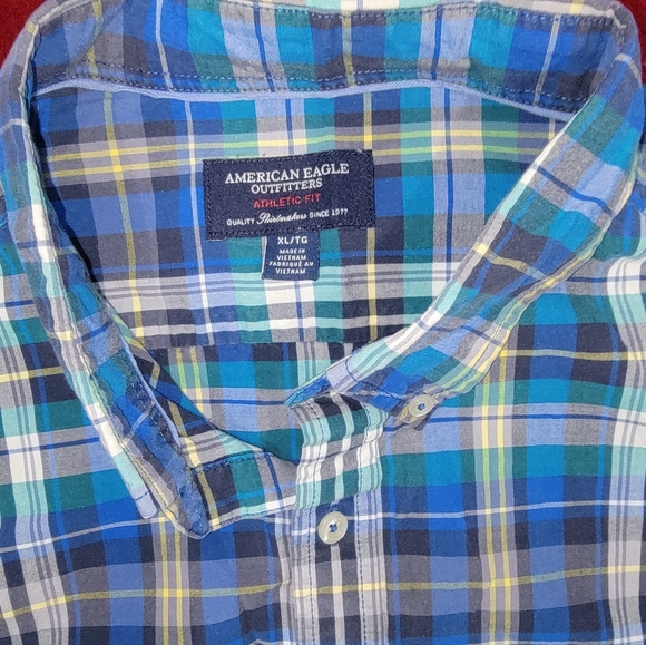 American Eagle Casual Button Down Shirt with Plaid Pattern - Picture 2 of 3